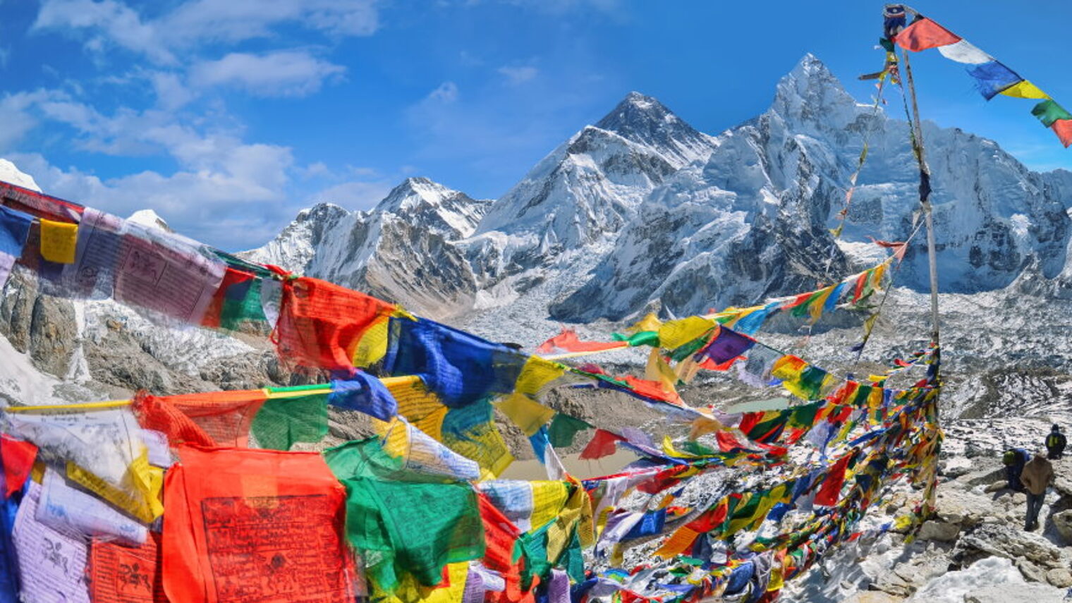 View of Mount Everest and Nuptse with buddhist prayer flags from kala patthar in Sagarmatha National Park in the Nepal Himalaya Schlagwort(e): nepal, everest, mountain, top, travel, outdoor, hill, hiking, adventure, hike, activity, view, trekking, tourist, lifestyle, high, sky, extreme, journey, sport, landscape, beautifully, travel, landmark, mount, kala, patthar, national, summit, himalaya, khumbu, ice, nuptse, sagarmatha, lhotse, tibet, camp, base, glacier, ice, rock, asia, famous, sagarmatha, prayer, prayer flag, flags, people, tourists, person, panoramic, snow, icefall