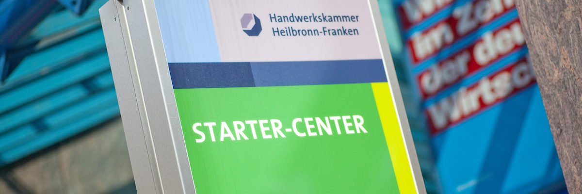 Gebäude, Handwerkskammer, Heilbronn-Franken, Allee, Eingang, Eingangsbereich, Haupteingang, Schild, Logo, Firmenlogo, Starter-Center