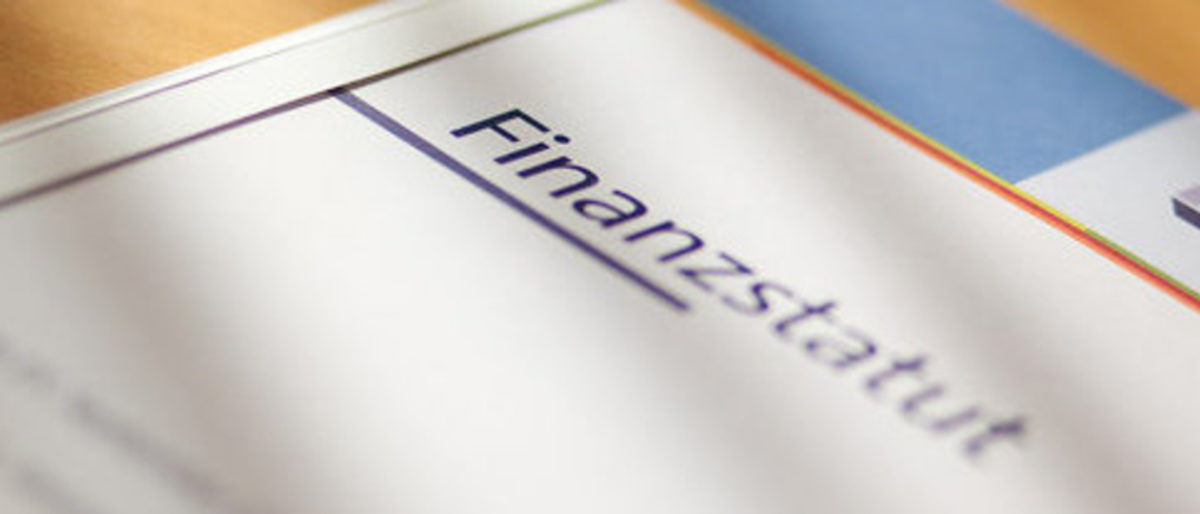 Finanzstatut Booklet-Mappe mit dem Titel "Finanzstatut"