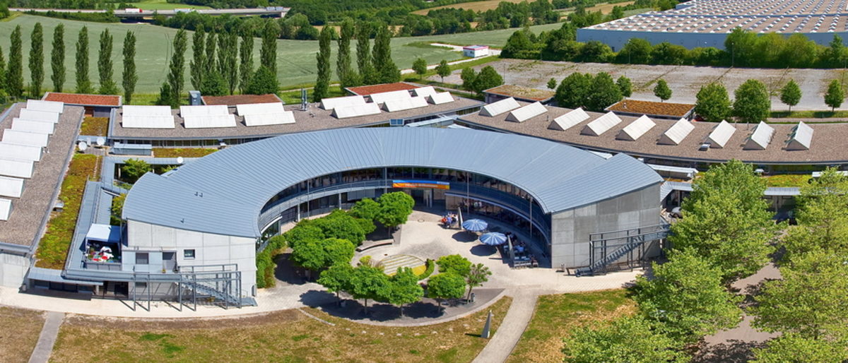 Das Bildungs- und Technologiezentrum der Handwerkskammer Heilbronn-Franken. Lufbildaufnahme des Bildungs- und Technologiezentrums.