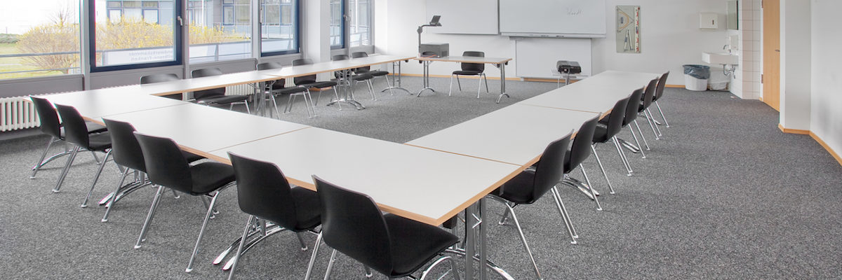 Bildungs- und Technologiezentrum, Weiterbildung, BTZ, Böllinger Höfe, Besprechungsraum, Kurs, Unterricht, Tafel, Weiterbildungszentrum, ÜBA, Überbetriebliche Ausbildung, Zimmer, Raum, Besprechung, Besprechungszimmer