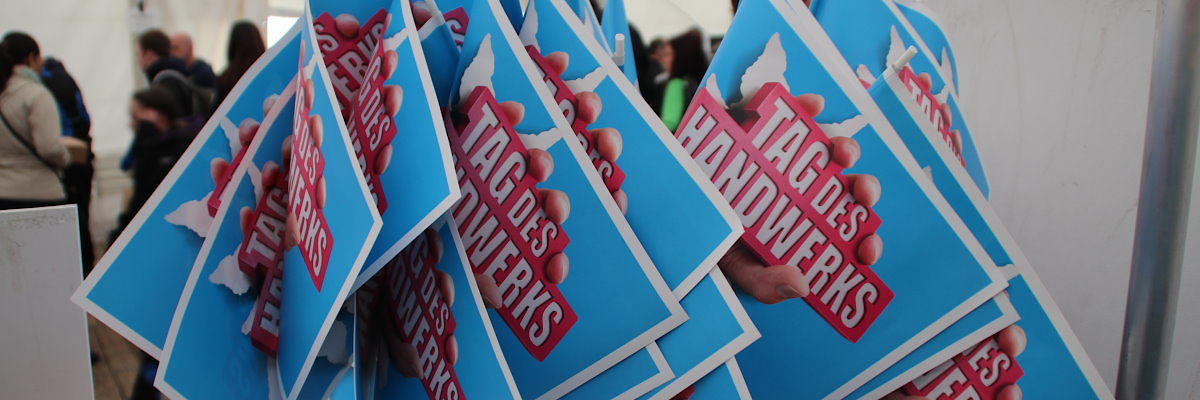Papierfahnen, Fahnen, Imagekampagne, Tag des Handwerks, Trolli,