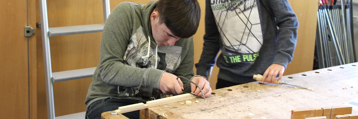 Lernwerkstatt; Bauhandwerk; Wertheim; Gemeinschaftsschule; Schüler; Berufsorientierung; Technik; Lehrer; Unterricht; Pilotprojekt; Berufsbildung