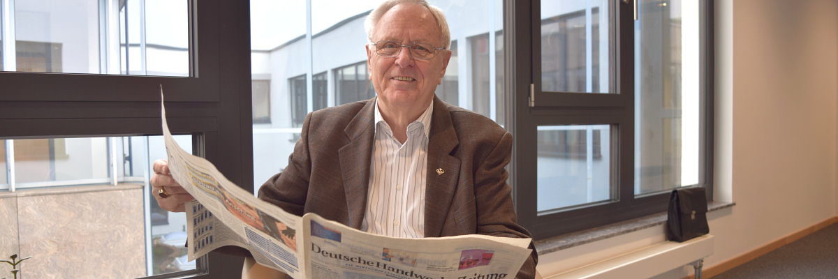 Klaus Hackert Auch mit 80 Jahren immer auf dem neuesten Stand: Klaus Hackert, Ehrenpräsident der Handwerkskammer, feiert 80. Geburtstag.