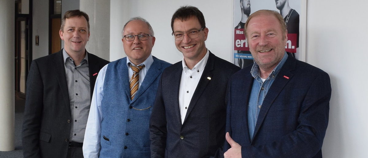 (v. li.) Ralf Schnörr, Rüdiger Mohn, Thomas Haug, Ulrich Bopp Sachverständigen Vereidigung bei der Handwerkskammer (v. li.) Ralf Schnörr, Rüdiger Mohn, Thomas Haug, Ulrich Bopp