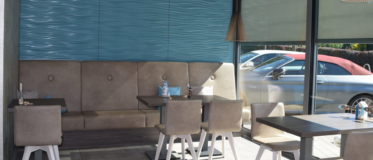 Öffnungsperspektiven in Sicht - neue Corona-Verordnung ab 14. Mai 2021 Menschenleeres Bistro