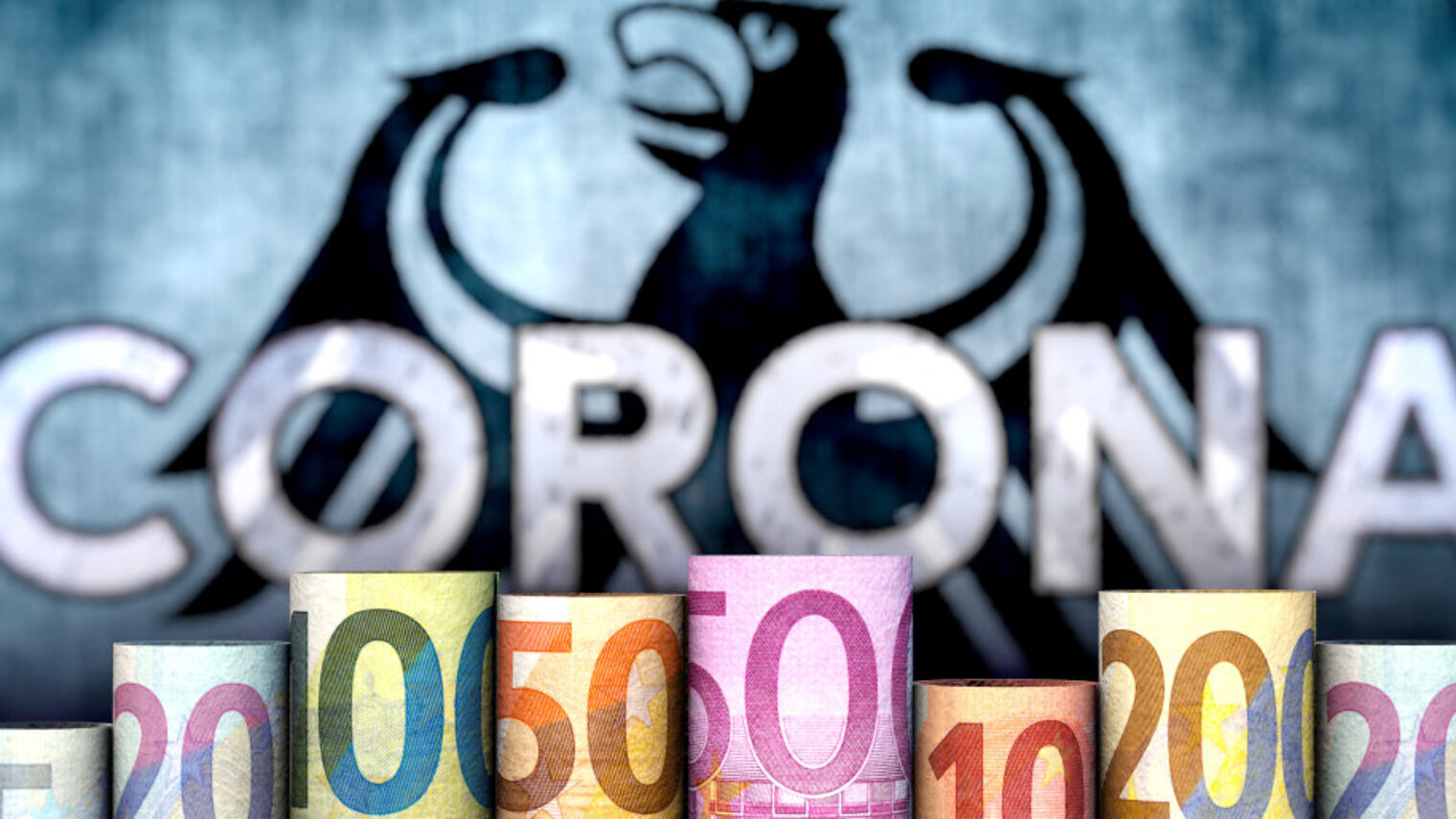Im Vordergrund zusammengerollte Euroscheine von 5 bis 500 Euro Wert. Im Hintergrund das Wort Corona und der Bundesadler.