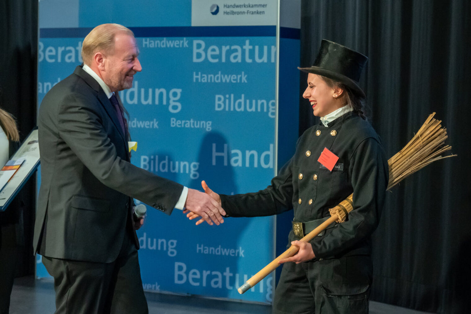 Ulrich Bopp gratuliert Ramona Holl zum Bundessieg Ulrich Bopp gratuliert Ramona Holl zum Bundessieg