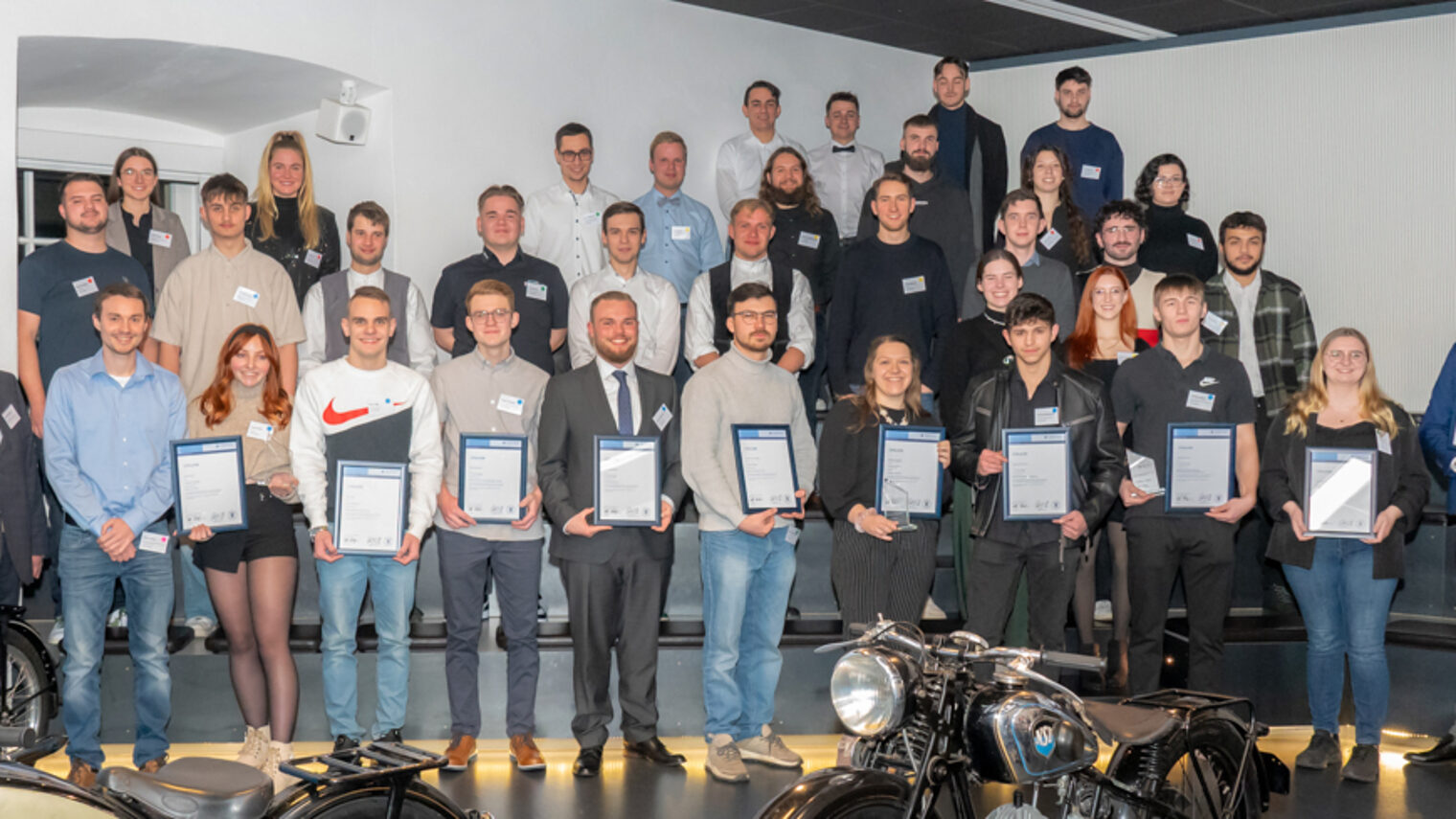 Gruppenbild der Nachwuchshandwerker der Deutschen Meisterschaft im Handwerk
