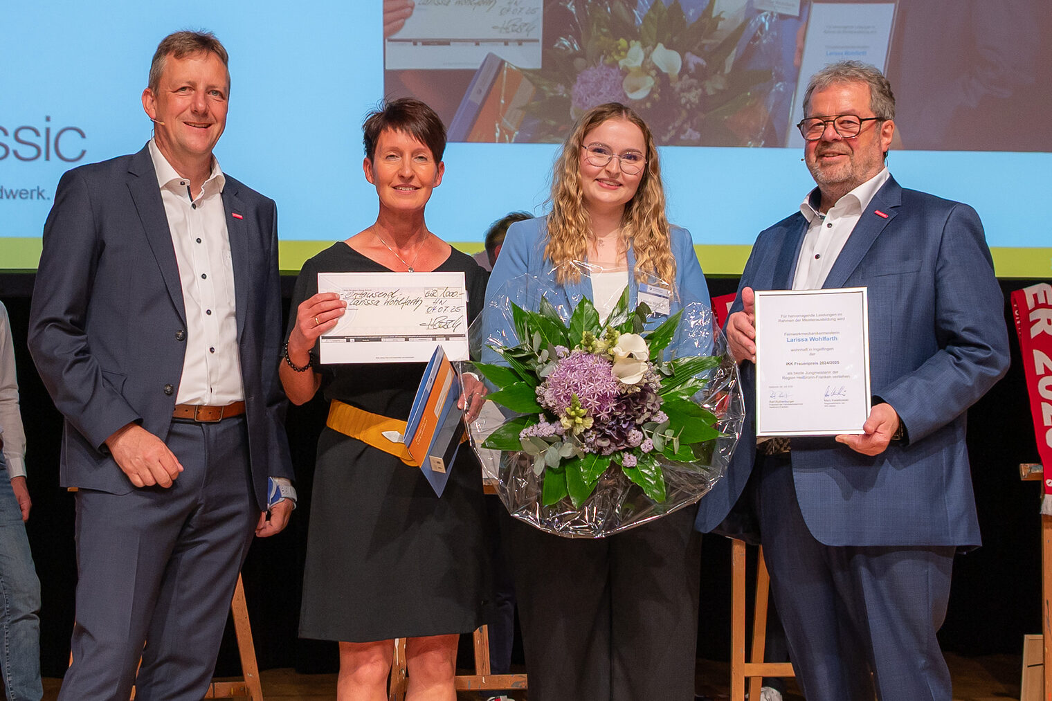 Feinwerkmechanikermeisterin Larissa Wohlfarth ist die jahrgangsbeste Handwerksmeisterin und erhielt den Frauenpreis 2025.