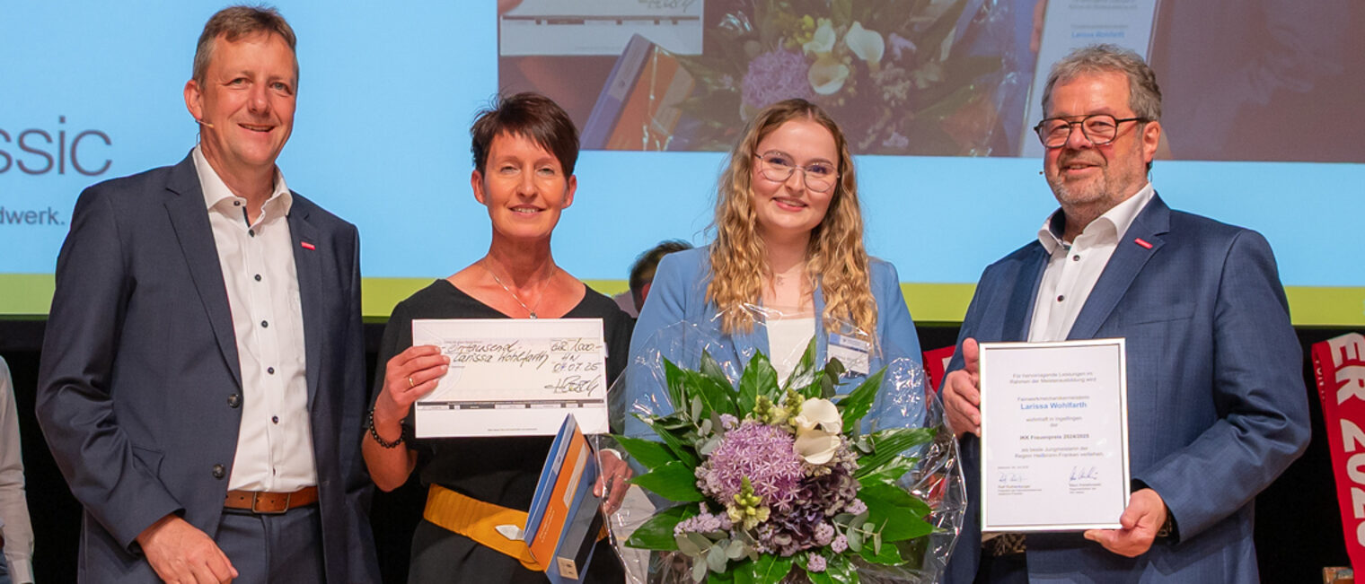 Feinwerkmechanikermeisterin Larissa Wohlfarth erhielt den Frauenpreis 2025 Feinwerkmechanikermeisterin Larissa Wohlfarth ist die jahrgangsbeste Handwerksmeisterin und erhielt den Frauenpreis 2025