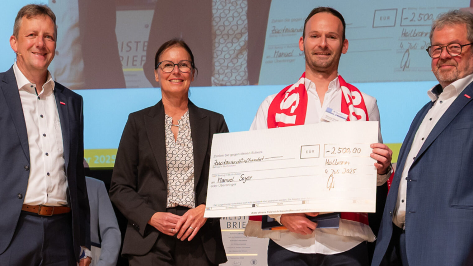 Manuel Sayer ist der jahrgangsbeste Jungmeister und erhielt den Meisterpreis 2025.