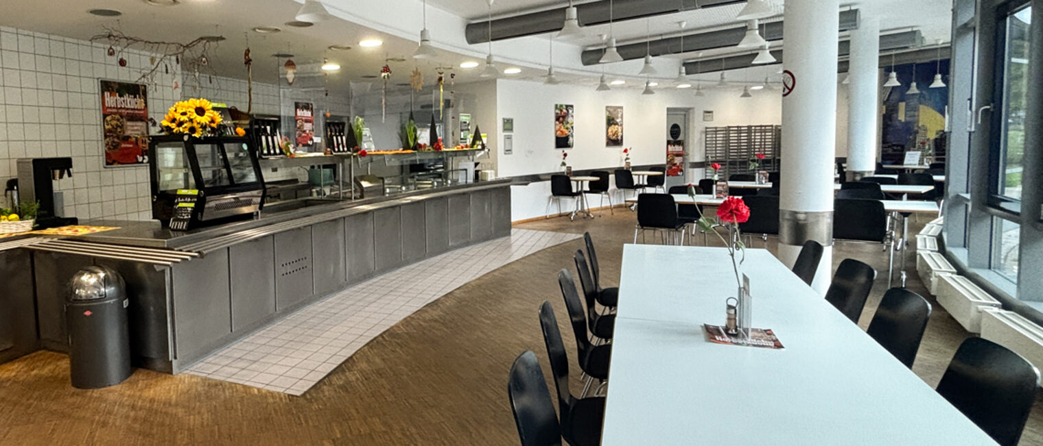 Verpflegung im eigenen BTZ-Restaurant Restaurant mit Selbstbedienungstheke