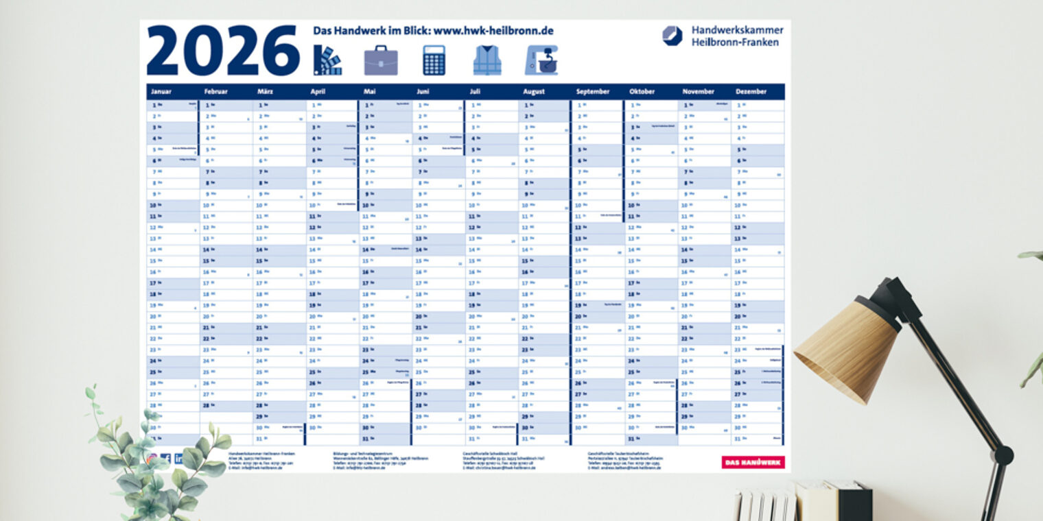 An der Wand hängt der Wandkalender der Handwerkskammer Heilbronn-Franken.