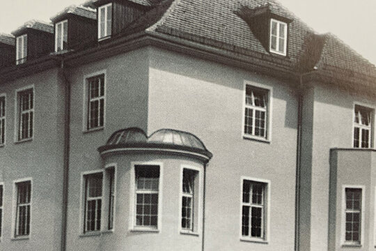 Schwarz-Weiß-Foto des Gebäudes der Handwerkskammer Heilbronn-Franken.