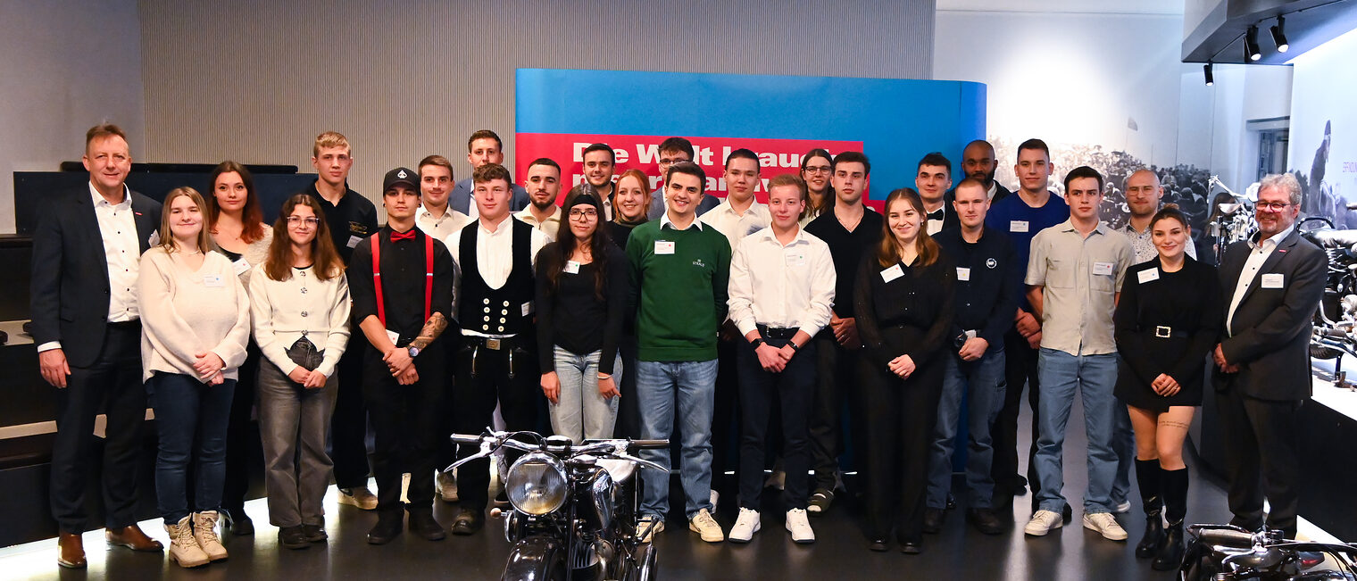 Gruppenbild der Preisträgerinnen und Preisträger der Deutschen Meisterschaft im Handwerk aus der Region Heilbronn-Franken.