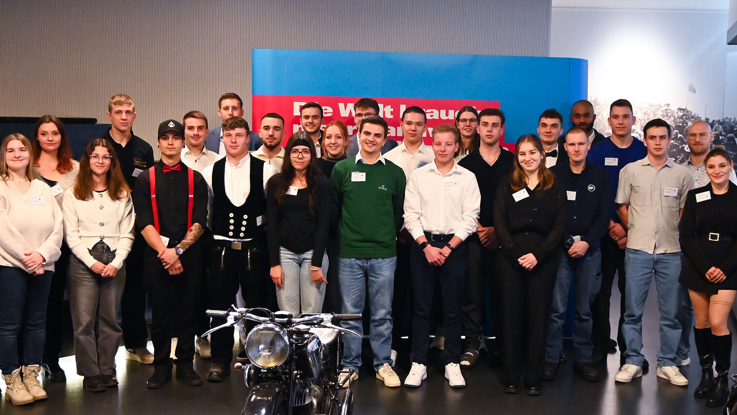 Gruppenbild der Preisträgerinnen und Preisträger der Deutschen Meisterschaft im Handwerk aus der Region Heilbronn-Franken.